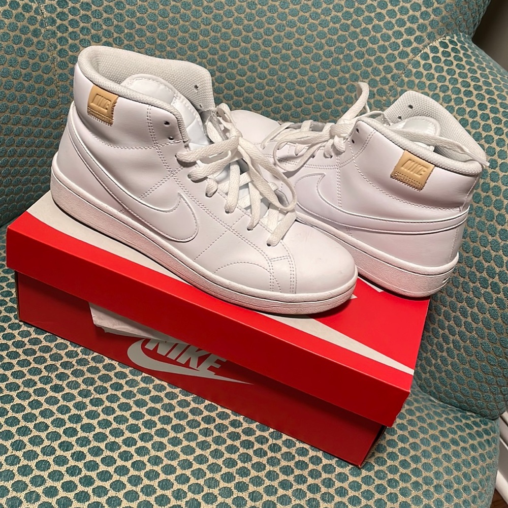 Nike Womens Court Royale 2 Mid Size 8.5